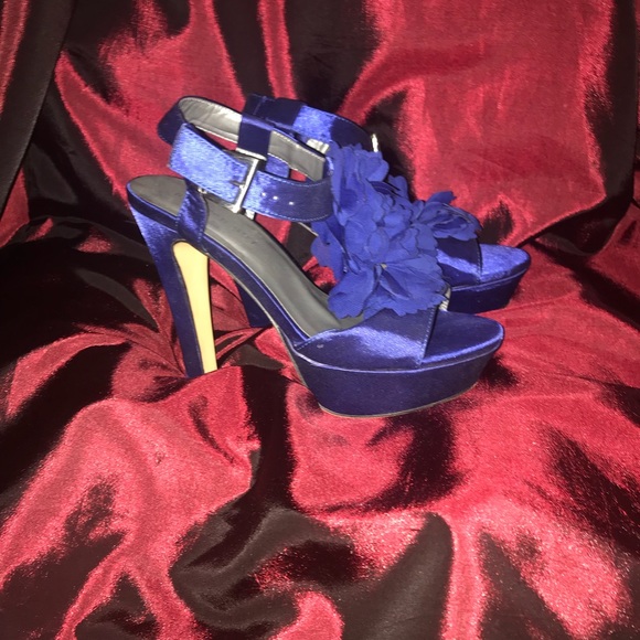 Shoes - Picture 2 of 4